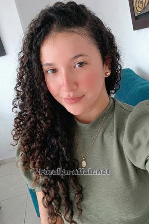 203844 - Laura Age: 26 - Colombia