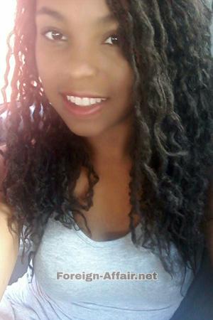 220209 - Raychell Age: 32 - Costa Rica